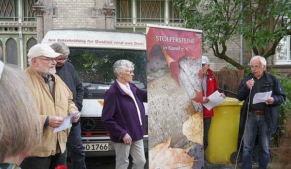 Einweihung des Stolpersteines für Bertha Katz in der Goethestraße 73